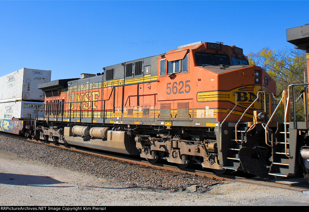 BNSF 5625 Pusher